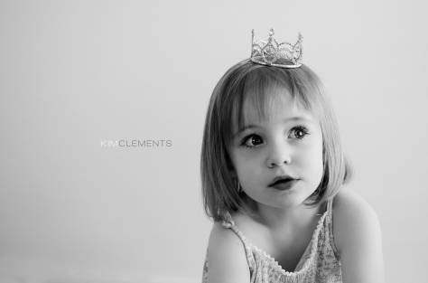 blackandwhite-portrait-girl-princess-crown